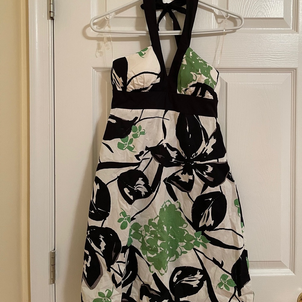 Popping green and black design dress!
